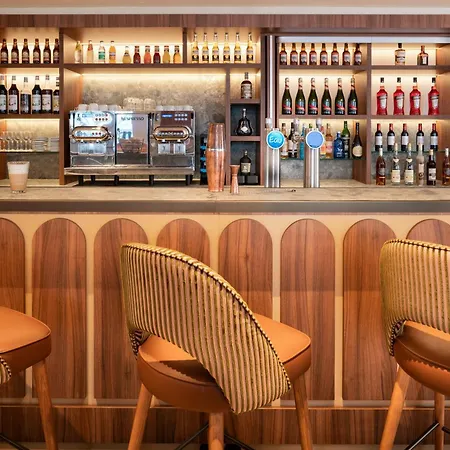 Novotel Paris La Defense 4* ナンテール