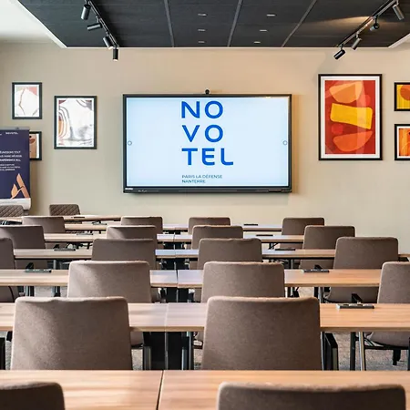 Novotel Paris La Defense 4*
