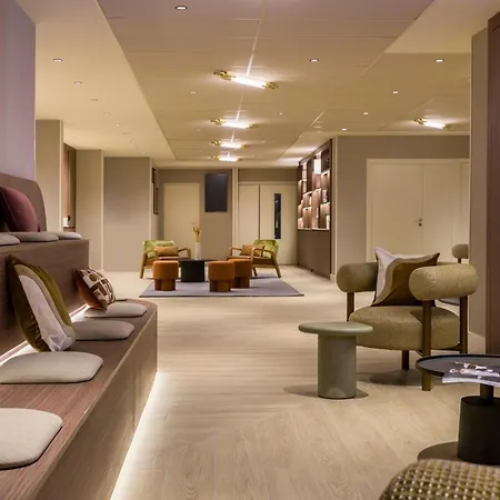 Hotel Novotel Paris La Defense 4*