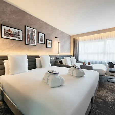 Novotel Paris La Defense 4*